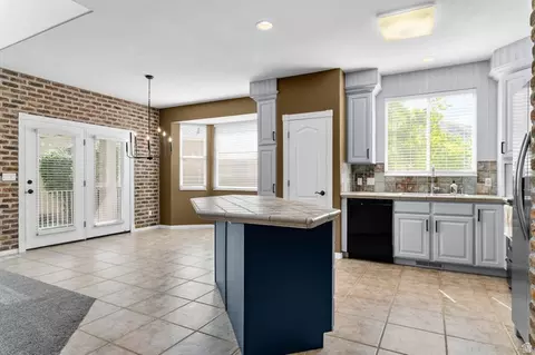 Kitchen - 1417 E Blacksmith Ln, Draper, UT 84020 photo 2 of 3