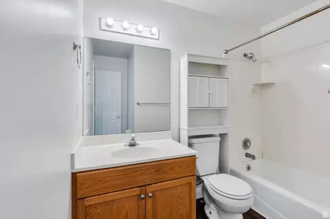 Bath - 25 S 850 E #6, Provo, UT 84606 photo 1 of 3