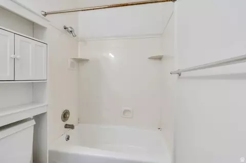 Bath - 25 S 850 E #6, Provo, UT 84606 photo 2 of 3