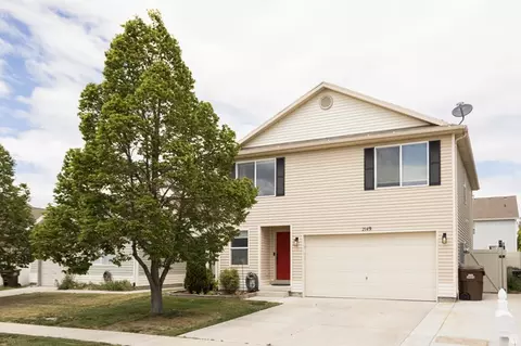 Exterior - 2149 Eagle Crest Way, Eagle Mountain, UT 84005 photo 2 of 6