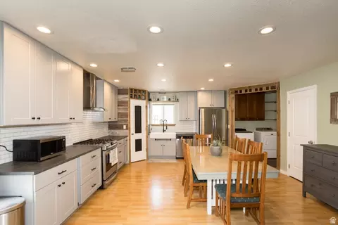 Kitchen - 2149 Eagle Crest Way, Eagle Mountain, UT 84005 photo 3 of 4