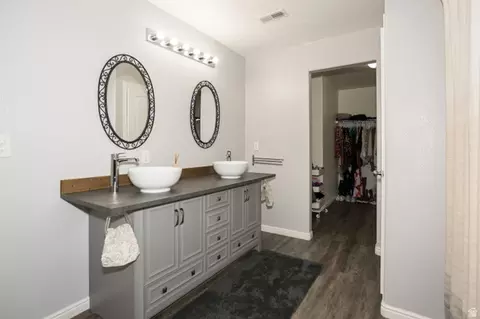 Bath - 2149 Eagle Crest Way, Eagle Mountain, UT 84005 photo 2 of 4