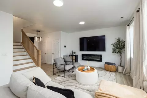 1126 W Stonehaven Dr, North Salt Lake, UT 84054