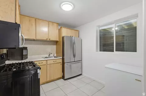 Kitchen - 4071 S Crazy Acres Rd E, Daniel, UT 84032 photo 5 of 7