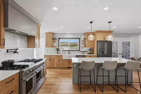 Kitchen - 4071 S Crazy Acres Rd E, Daniel, UT 84032 photo 3 of 7