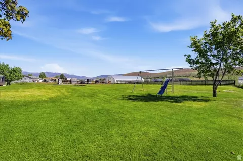 Exterior - 4071 S Crazy Acres Rd E, Daniel, UT 84032 photo 6 of 11