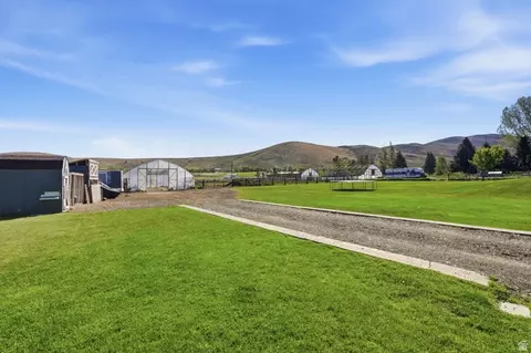 Exterior - 4071 S Crazy Acres Rd E, Daniel, UT 84032 photo 5 of 11