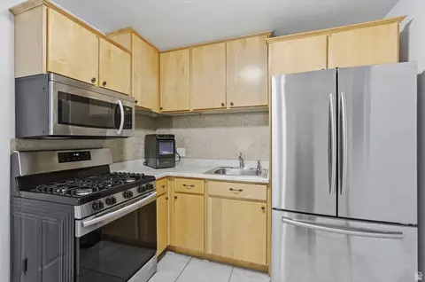 Kitchen - 4071 S Crazy Acres Rd E, Daniel, UT 84032 photo 6 of 7