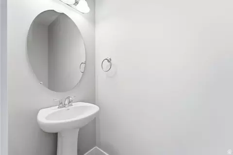 Bath - 1614 E Aspen Loop, Provo, UT 84606 photo 1 of 5