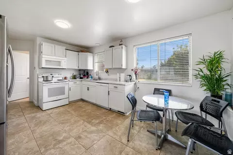 Kitchen - 1925 S 520 E, Orem, UT 84058 photo 1 of 1
