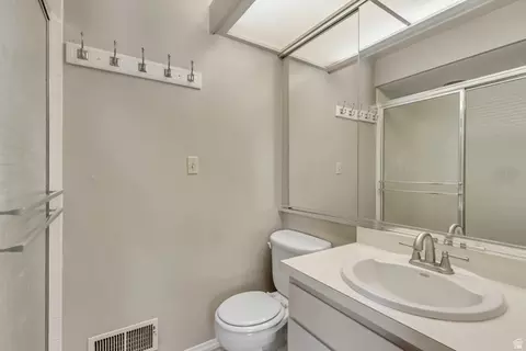 Bath - 843 E Three Fountains Dr #263, Murray, UT 84107 photo 4 of 6