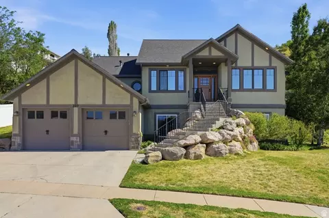 223 E 2050 N, Centerville, UT 84014