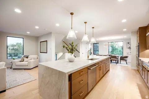 4442 S Holladay Park Ln E, Holladay, UT 84124