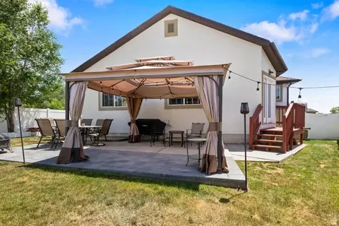 Exterior - 237 W 125 N, Clearfield, UT 84015 photo 1 of 5