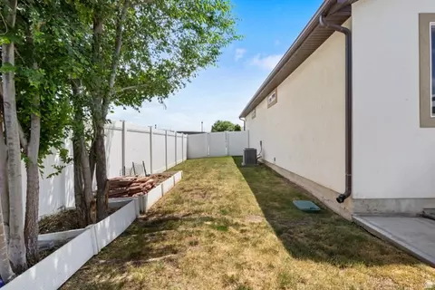 Exterior - 237 W 125 N, Clearfield, UT 84015 photo 3 of 5