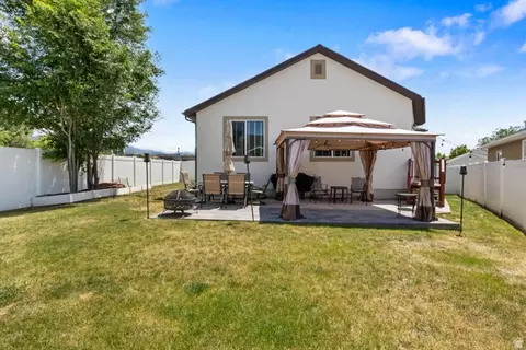 Exterior - 237 W 125 N, Clearfield, UT 84015 photo 2 of 5