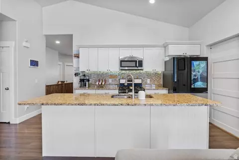 Kitchen - 237 W 125 N, Clearfield, UT 84015 photo 2 of 2