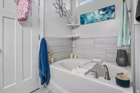 Bath - 237 W 125 N, Clearfield, UT 84015 photo 2 of 3