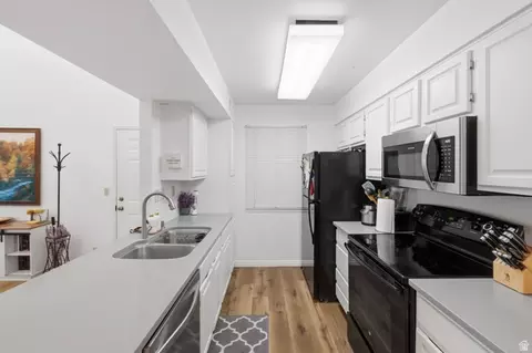 Kitchen - 650 S Main St #3304, Bountiful, UT 84010 photo 2 of 3