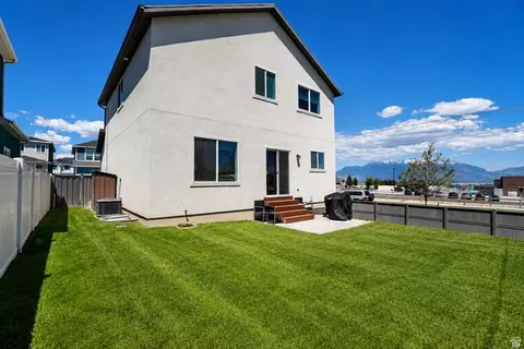 Exterior - 7194 N Brook Rdg, Eagle Mountain, UT 84005 photo 2 of 6