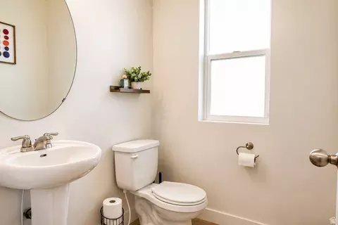 Bath - 7194 N Brook Rdg, Eagle Mountain, UT 84005 photo 1 of 4