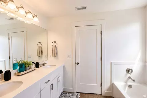 Bath - 7194 N Brook Rdg, Eagle Mountain, UT 84005 photo 3 of 4
