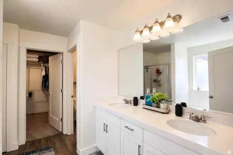 Bath - 7194 N Brook Rdg, Eagle Mountain, UT 84005 photo 2 of 4