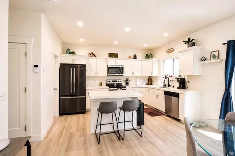 Kitchen - 7194 N Brook Rdg, Eagle Mountain, UT 84005 photo 1 of 2
