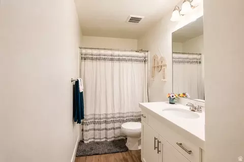 Bath - 7194 N Brook Rdg, Eagle Mountain, UT 84005 photo 4 of 4