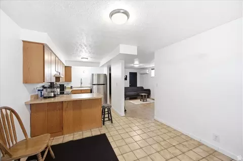 Kitchen - 65 E Pioneer Ave S, Sandy, UT 84070 photo 6 of 7