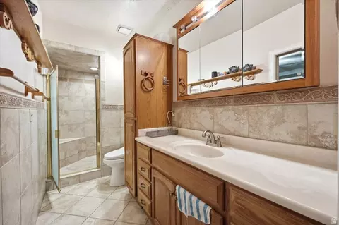 Bath - 65 E Pioneer Ave S, Sandy, UT 84070 photo 3 of 3