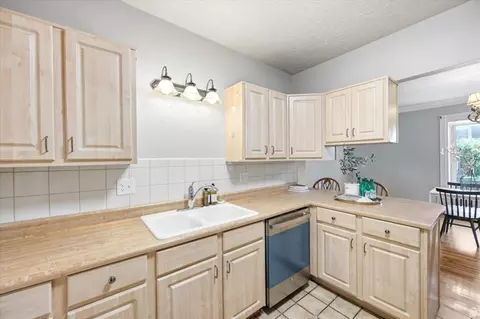 Kitchen - 65 E Pioneer Ave S, Sandy, UT 84070 photo 2 of 7