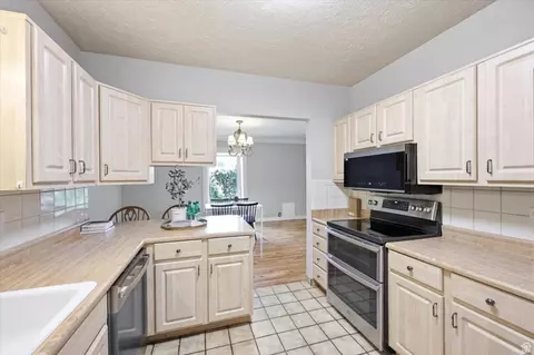 Kitchen - 65 E Pioneer Ave S, Sandy, UT 84070 photo 1 of 7