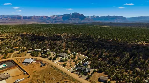 2868 N Foothill Dr, Apple Valley, UT 84737