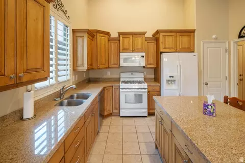 Kitchen - 687 E 1280 N #7, Orem, UT 84097 photo 3 of 5