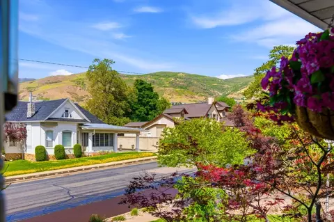 Exterior - 720 E Center St, Bountiful, UT 84010 photo 6 of 13