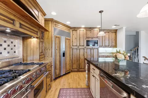 Kitchen - 720 E Center St, Bountiful, UT 84010 photo 3 of 6