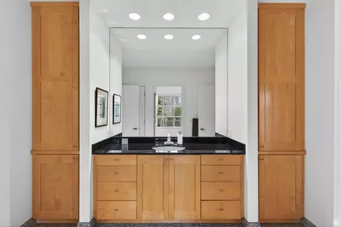 Bath - 2552 E Walker Ln, Holladay, UT 84117 photo 8 of 11
