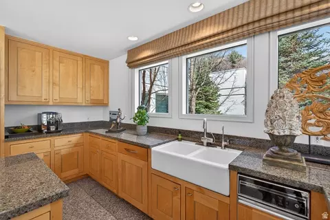 Kitchen - 2552 E Walker Ln, Holladay, UT 84117 photo 5 of 7