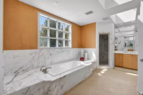 Bath - 2552 E Walker Ln, Holladay, UT 84117 photo 5 of 11