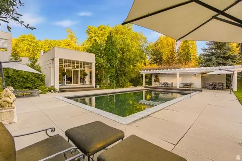 Exterior - 2552 E Walker Ln, Holladay, UT 84117 photo 17 of 48