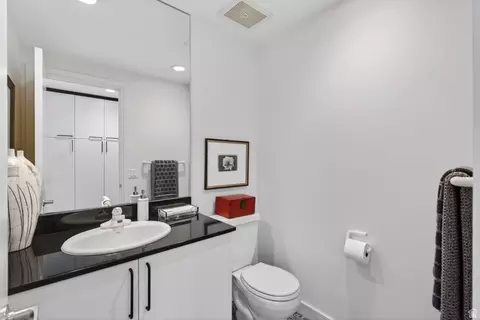 Bath - 2552 E Walker Ln, Holladay, UT 84117 photo 2 of 11