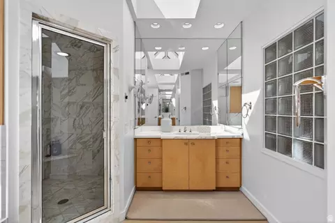 Bath - 2552 E Walker Ln, Holladay, UT 84117 photo 6 of 11