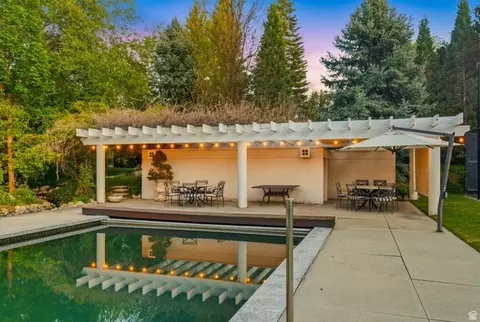 Exterior - 2552 E Walker Ln, Holladay, UT 84117 photo 18 of 48