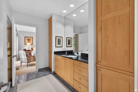 Bath - 2552 E Walker Ln, Holladay, UT 84117 photo 7 of 11