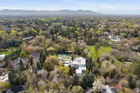 View/Area - 2552 E Walker Ln, Holladay, UT 84117 photo 3 of 5
