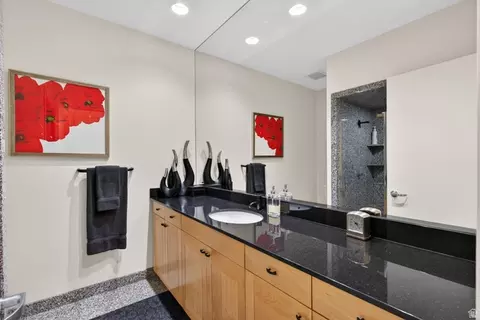 Bath - 2552 E Walker Ln, Holladay, UT 84117 photo 11 of 11