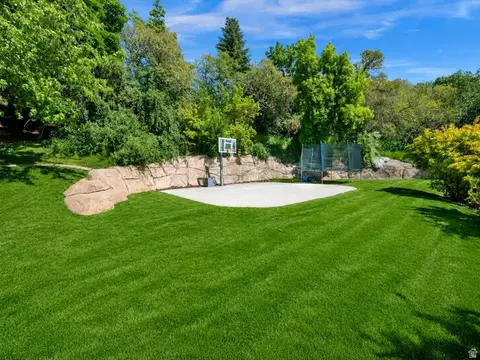 Exterior - 295 S 1550 E, Bountiful, UT 84010 photo 6 of 8