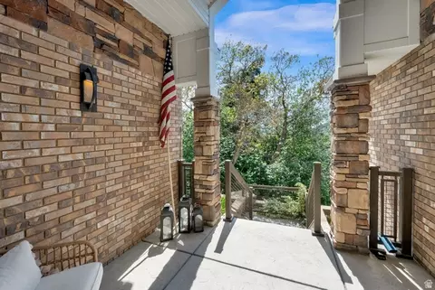 Exterior - 295 S 1550 E, Bountiful, UT 84010 photo 3 of 8