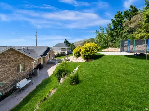 Exterior - 295 S 1550 E, Bountiful, UT 84010 photo 7 of 8